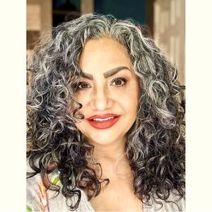 Meet your Posher, Adriana